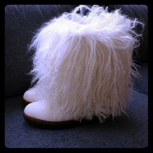 NWT Bearpaw Boetis II Sheepskin Boot